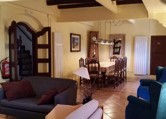 Casa Del Pi ベッド・アンド・ブレックファスト La Llacuna